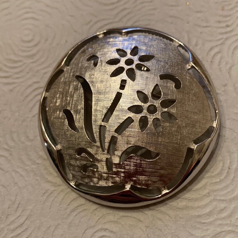 Vintage signed Sarah Coventry Pin Brooch.